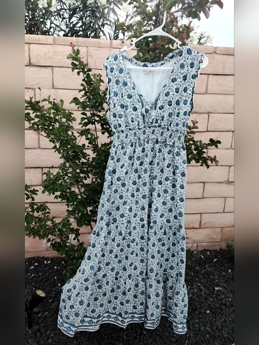 Sleeveless Blue Floral Maxi Dress with V-Neck